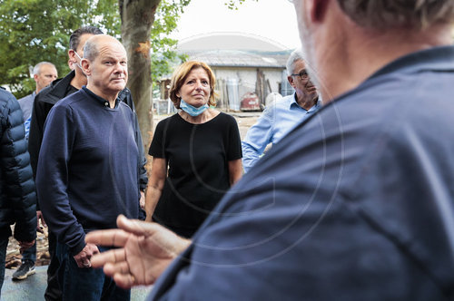 Malu Dreyer und Olaf Scholz im Hochwassergebiet