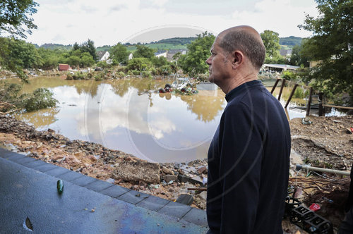 Malu Dreyer und Olaf Scholz im Hochwassergebiet