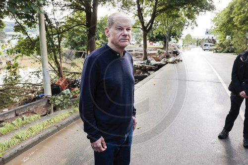 Malu Dreyer und Olaf Scholz im Hochwassergebiet