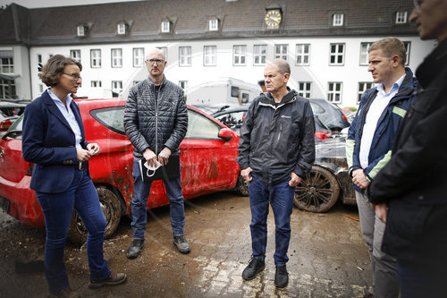 BM Scholz besucht Flutregionen in NRW
