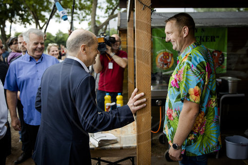 Olaf Scholz besucht Fortuna Babelsberg e.V.