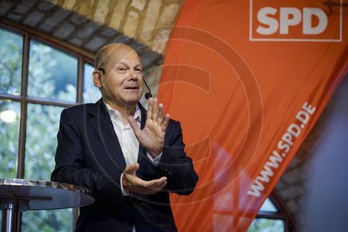 Olaf Scholz bei Buergergespraech
