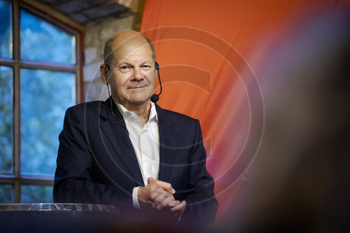 Olaf Scholz bei Buergergespraech