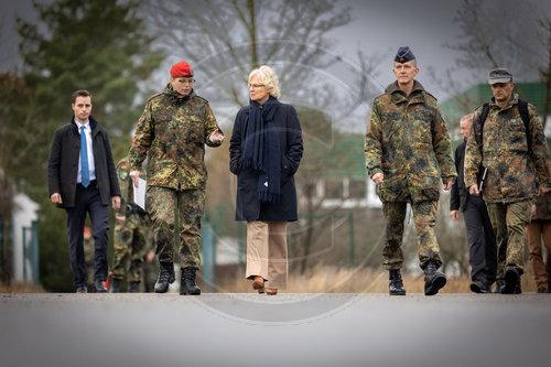 Bundesverteidigungsministerin Christine Lambrecht besucht das Logistikbataillon 172 der Bundeswehr in Beelitz