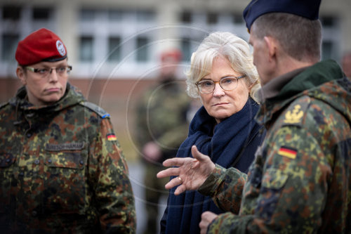 Bundesverteidigungsministerin Christine Lambrecht besucht das Logistikbataillon 172 der Bundeswehr in Beelitz