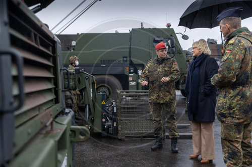 Bundesverteidigungsministerin Christine Lambrecht besucht das Logistikbataillon 172 der Bundeswehr in Beelitz