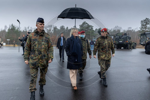 Bundesverteidigungsministerin Christine Lambrecht besucht das Logistikbataillon 172 der Bundeswehr in Beelitz