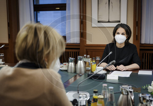 Annalena Baerbock trifft Helga Schmid