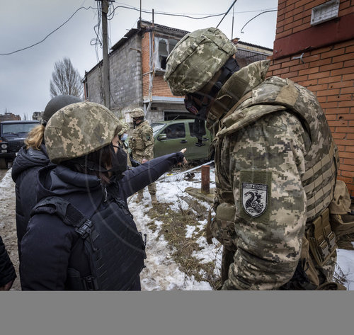 BM Baerbock besucht Kontaktlinie in der Ost-Ukraine