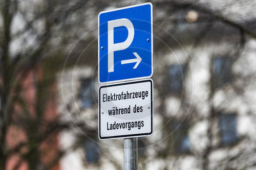 Parkplatz fuer Elektroautos