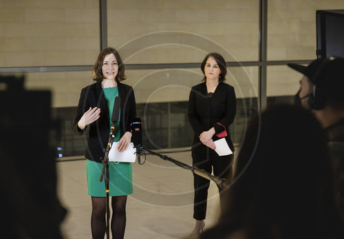 Annalena Baerbock gibt Presse-Statement mit Anne Spiegel