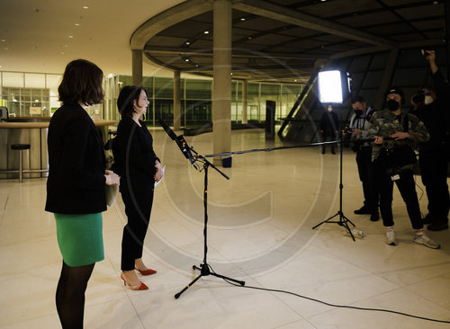 Annalena Baerbock gibt Presse-Statement mit Anne Spiegel