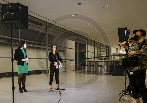 Annalena Baerbock gibt Presse-Statement mit Anne Spiegel