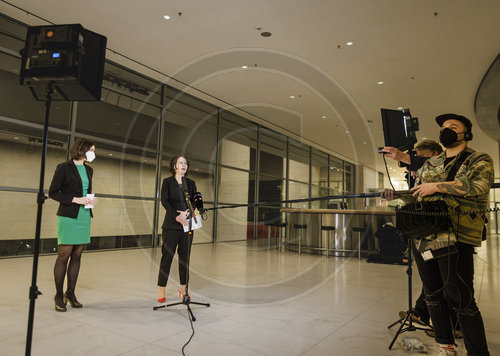 Annalena Baerbock gibt Presse-Statement mit Anne Spiegel