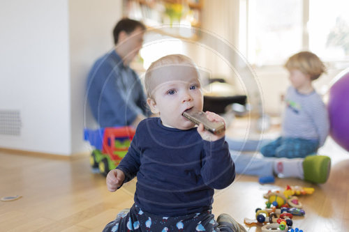 Vater mit Kleinkindern