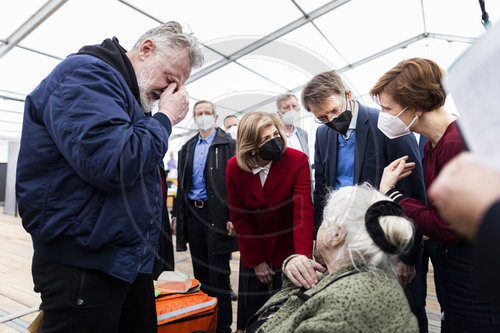 BM Lauterbach besucht Ukraine-Ankunftsszentrum Tegel