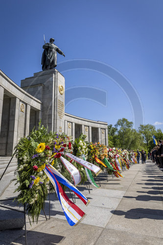 Gedenkveranstaltung mit Kranzniederlegung am Sowjetischen Ehrenmal Tiergarten