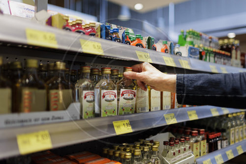 Einkauf von Alkohol  im Supermarkt