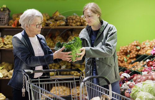 Hilfe beim Einkauf im Supermarkt