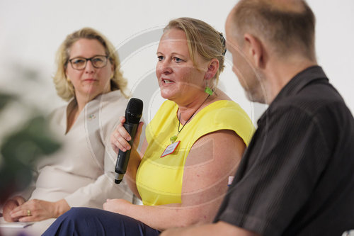 Svenja Schulze (SPD), Bundesministerin fuer wirtschaftliche Zusammenarbeit und Entwicklung, besucht den Freiwilligendienst  AGIAMONDO e.V.