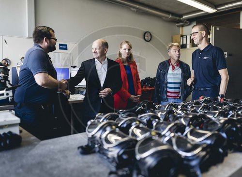 Bundeskanzler Olaf Scholz besucht Feuerwehrzentrum