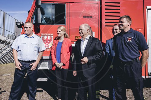 Bundeskanzler Olaf Scholz besucht Feuerwehrzentrum