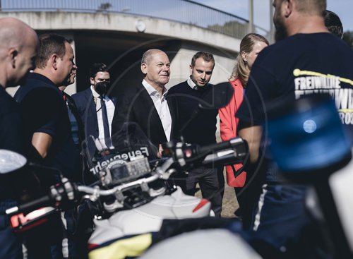 Bundeskanzler Olaf Scholz besucht Feuerwehrzentrum