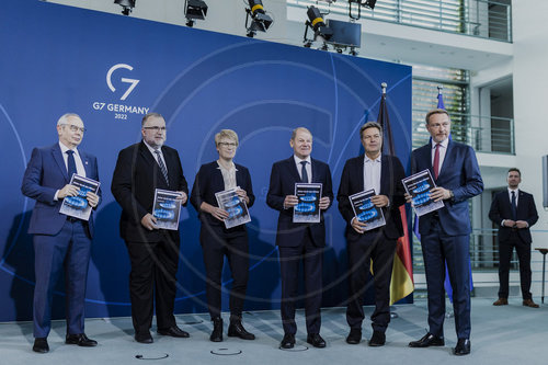 Uebergabe Bericht der Kommission Erdgas und Waerme
