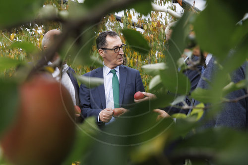 BM Oezdemir besucht Kompetenzzentrum Obstbau Bodensee