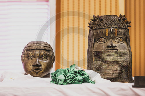 Uebergabe der Benin-Bronzen an Nigeria