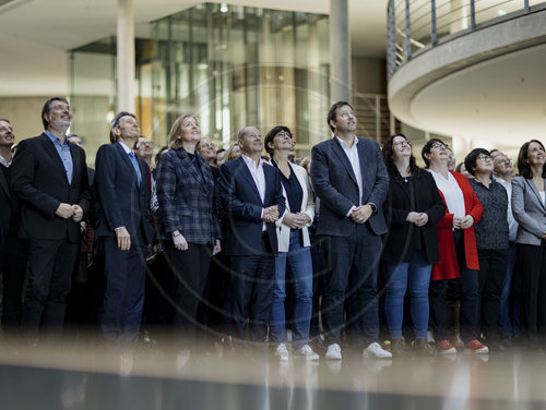 SPD Fraktion bei einem Gruppenfoto im Paul-Loebe-Haus