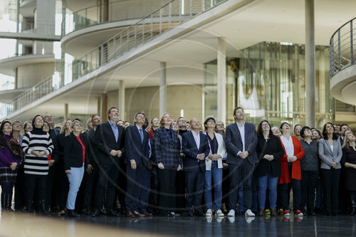 SPD Fraktion bei einem Gruppenfoto im Paul-Loebe-Haus