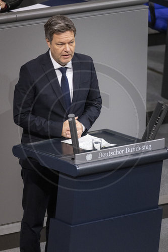 Robert Habeck (Buendnis 90/Die Gruenen), Bundesminister fuer Wirtschaft und Klimaschutz und Vizekanzler, bei einer Regierungserklaerung