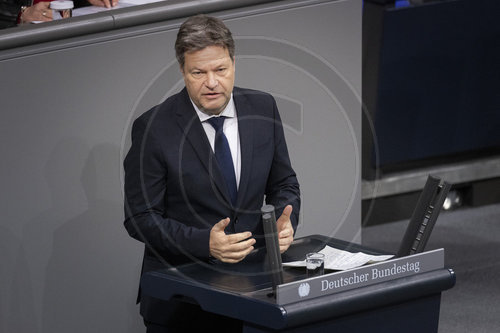 Robert Habeck (Buendnis 90/Die Gruenen), Bundesminister fuer Wirtschaft und Klimaschutz und Vizekanzler, bei einer Regierungserklaerung