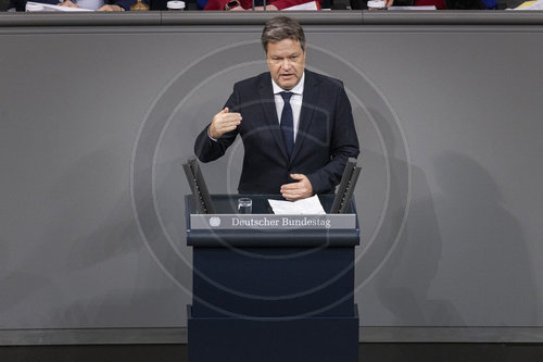 Robert Habeck (Buendnis 90/Die Gruenen), Bundesminister fuer Wirtschaft und Klimaschutz und Vizekanzler, bei einer Regierungserklaerung