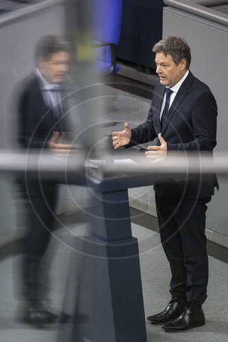 Robert Habeck (Buendnis 90/Die Gruenen), Bundesminister fuer Wirtschaft und Klimaschutz und Vizekanzler, bei einer Regierungserklaerung