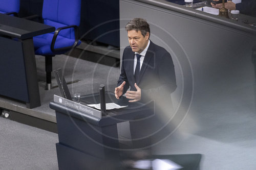Robert Habeck (Buendnis 90/Die Gruenen), Bundesminister fuer Wirtschaft und Klimaschutz und Vizekanzler, bei einer Regierungserklaerung