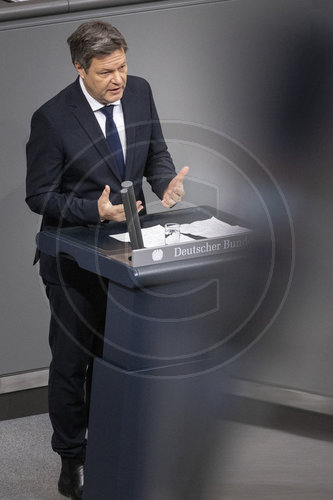Robert Habeck (Buendnis 90/Die Gruenen), Bundesminister fuer Wirtschaft und Klimaschutz und Vizekanzler, bei einer Regierungserklaerung