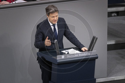 Robert Habeck (Buendnis 90/Die Gruenen), Bundesminister fuer Wirtschaft und Klimaschutz und Vizekanzler, bei einer Regierungserklaerung