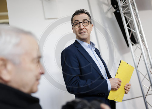 Cem Oezdemir bei Pressekonferenz zum Verbot fuer an Kinder gerichtete Werbung