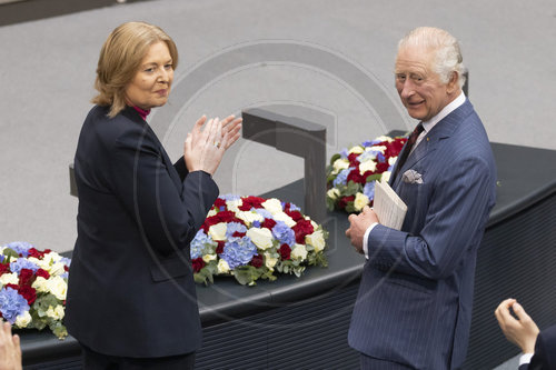 Koenig Charles III. spricht vor dem Bundestag