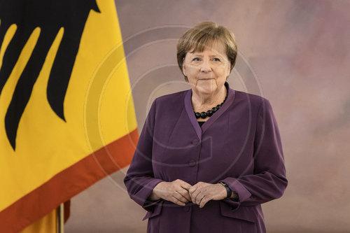 Verleihung Bundesverdienstkreuz an Angela Merkel