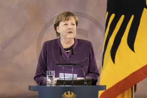 Verleihung Bundesverdienstkreuz an Angela Merkel