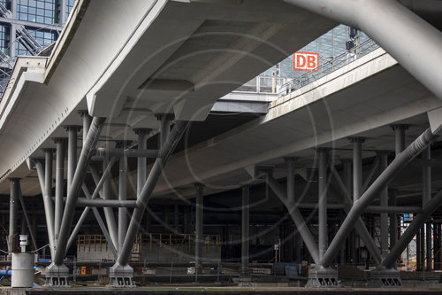 Humboldthafenbruecke Hauptbahnhof