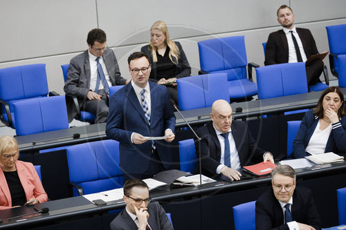 Oliver Luksic bei Regierungsbefragung