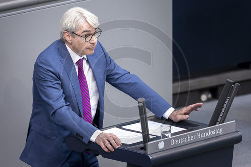 MdB Carl-Julius Cronenberg (FDP) haelt eine Rede im Plenum des Deutschen Bundestages