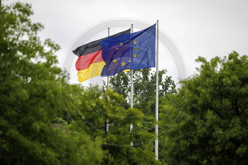Europaeische und Deutsche Flaggen