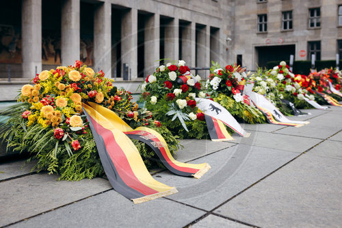 Kranzniederlegung anlaesslich des 70. Jahrestag Volksaufstand der DDR