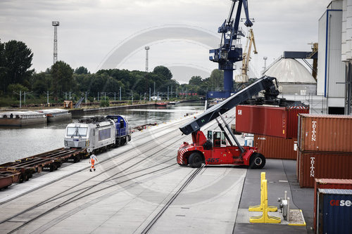 Eroeffnung Ladegleis im Hafen Koenigs-Wusterhausen