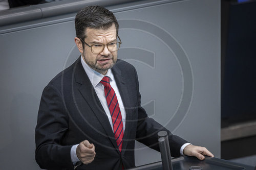 Bundesjustizminister Marco Buschmann spricht im Bundestag zum Zukunftsfinanzierungsgesetz